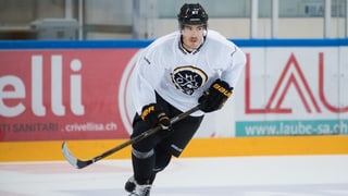 Il giugader da hockey Dario Bürgler