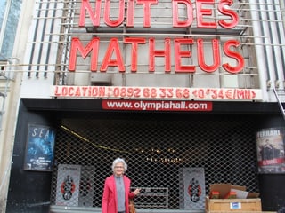 Madlaina Valloise avant il teater Olympia. 