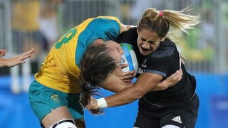Australia encunter Nova Zelanda en il final da rugby a Rio.