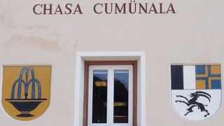 la fatschada da la chasa communala da Scuol