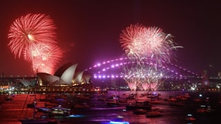 Purtret d'in fieu artifizial sur l'opera a Sydney. Purtret d'in fieu artifizial sur l'opera a Sydney.