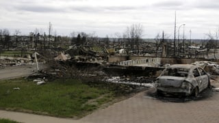 chasas destruidas dal fieu a Fort McMurray chasas destruidas dal fieu a Fort McMurray