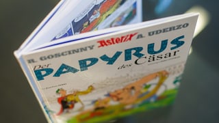 In cudesch da comic d'Asterix ord vista da sura. 