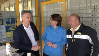 Urs Cadruvi, il secretari da la LR en discurs cun Ursina Solèr e Renato Dosch.