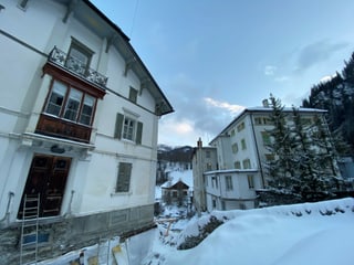 Vista sin la Chas'Alva (sanester) ed il hotel Liun a Mulegns.