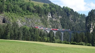 Il Glacier Express passa il viaduct dal Landwasser.