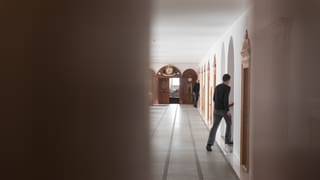 Traffic en ils corridors da la claustra.