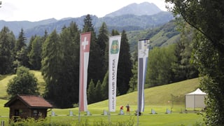 La plazza da golf a Vulpera, 2 giugaders vi dal trenament