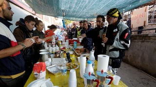 Pumpiers enturn ina maisa en peis a mangiar.