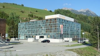 Purtret da l'hotel Cube a Savognin.