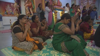Ils hindus da l'uniun tamila dal Grischun durant la ceremonia.