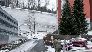 chasa, stamparia, duas persunas dal servetsch civil