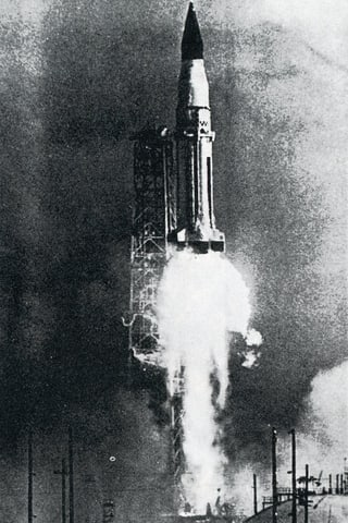 Racheta Saturn sittada da Cape Kennedy 1964