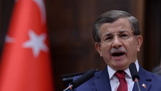 Il primminister tirc Ahmet Davutoglu.