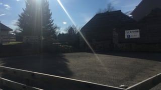 Il parcadi na cuntenta betg sco plazza communala.