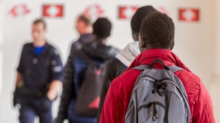 Migrants al cunfin a Chiasso. Migrants al cunfin a Chiasso.