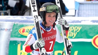 Lara Gut tegna en maun in ski da mintga vart.