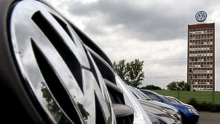 autos da VW, davostiers il bajetg cun il logo da VW