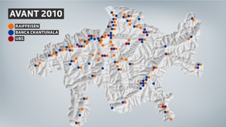 Ina charta dal Grischun cun nudà cun puncts blaus las filialas da la Banca chantunala dal Grischun, oransch las bancas Raiffeisen e cotschen las filialas da la UBS. Sur ils onns sa concentreschan quels puncts en ils centers regiunals.