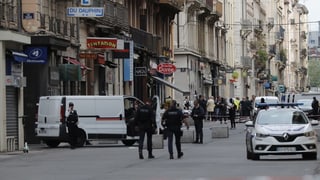 Via a Lyon cun blera preschientscha da polizia.