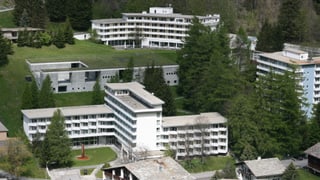 La Therme cun il Hotel e las chasas Zervreila e Selva.