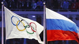 Las bandiera da la Russia e la bandiera olimpica Las bandiera da la Russia e la bandiera olimpica
