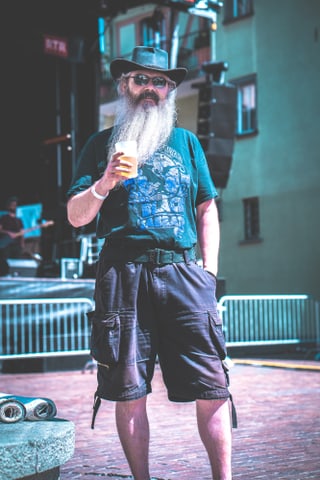 Davos la barba sa chatta Marco - in fitg simpatic! Davos la barba sa chatta Marco - in fitg simpatic!