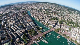 Ina vista impressiunanta giu da l'ajer, fatga cun drona u aviun.