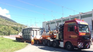 Il camiun cun il transformatur dad 86 tonnas en la centrala da las OEE a Pradella. Il camiun cun il transformatur dad 86 tonnas en la centrala da las OEE a Pradella.