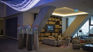 Ina lounge vida d'in hotel grischun.