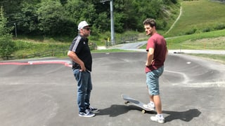 Réto Poltera (sanester) e Cédric Romanens en discurs.