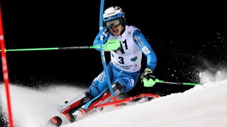 Il Norvegiais Henrik Kristoffersen cumbatta per la victoria dal slalom da notg a Schladming.