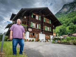 Mathias Haltiner avant la chasa nua ch'el abitescha dapi trais onns. 