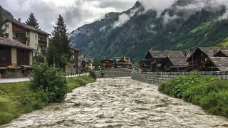 Il Rain da Val a Val durant la derschentada da la svidera da fund. Il Rain da Val a Val durant la derschentada da la svidera da fund.