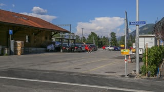 Il nov plaz per ils autos da posta sa chatta egl ost da la staziun veglia.