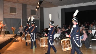 Ils Tamburs da Domat vegnan da sala viaden.