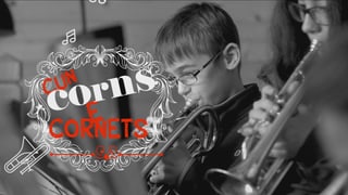 Logo dals videos «Cun corns e cornets». Ins vesa dus uffants cun spievel che sesan e sunan cornet.