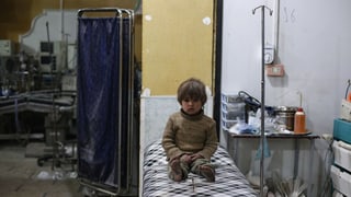 In uffant cun blessuras en in ospital en Siria.