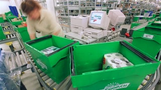 Chistas da Le Shop cun en rauba en il magasin a Bremgarten.