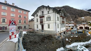 A partir da questa stad vegn la stretga da Mulegns eliminada cun spustar questa chasa ch'è en posses da la Nova fundaziun Origen.
