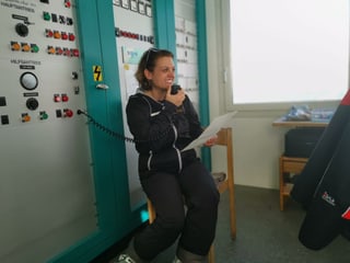 Alice Bertogg prelegia il text durant il curs da rumantsch sin la sutgera. Alice Bertogg prelegia il text durant il curs da rumantsch sin la sutgera.