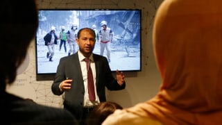 Il manader da las chapellinas alvas Raed Saleh al WEF a Tavau. 