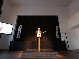 Ses emprim pled sco CEO da grischun vacanzas al tradiziunal apéro da Bumaun. 