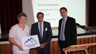 La surdada dal label. Da san.: Elisabeth Lorez (visch. Lumnezia), Isidor Baumann (pres. SAB), Thomas Egger (dir. SAB).
