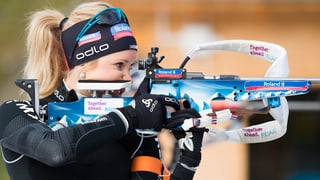 La biatleta Elisa Gasparin durant in trenament da sajettar