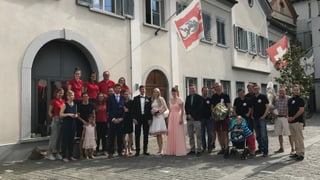 Ina raspada da nozzas avant l'uffizi civil da Cuira.