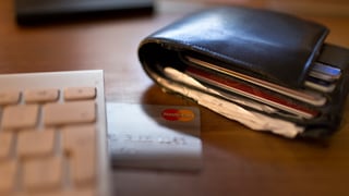 Adina esser precaut nua ch'ins endatescha las infurmaziuns da la carta da credit.