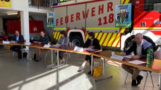 In purtret da la conferenza da pressa dal comité grischun per aviuns da cumbat.
