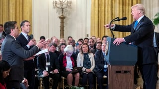 Purtet da Trump che sevila si per Acosta. Purtet da Trump che sevila si per Acosta.