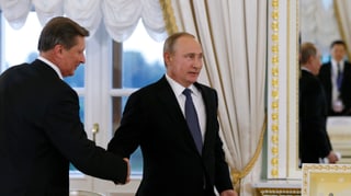 Il president russ Wladimir Putin ed il manader da l’uffizi presidial Sergej Iwanow.